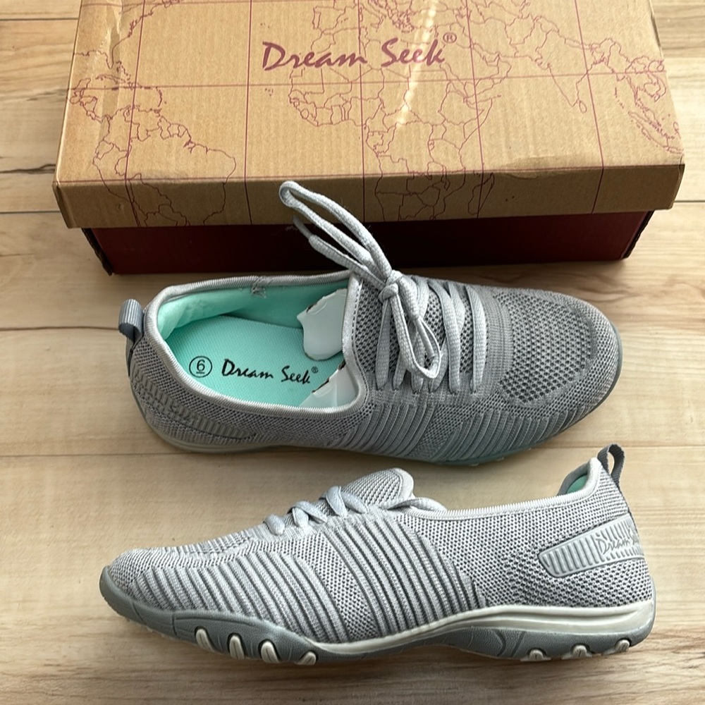 NWT Dream Seek Grey Womens Size 6 Shoes. Tie up. Slip on. Lightweight